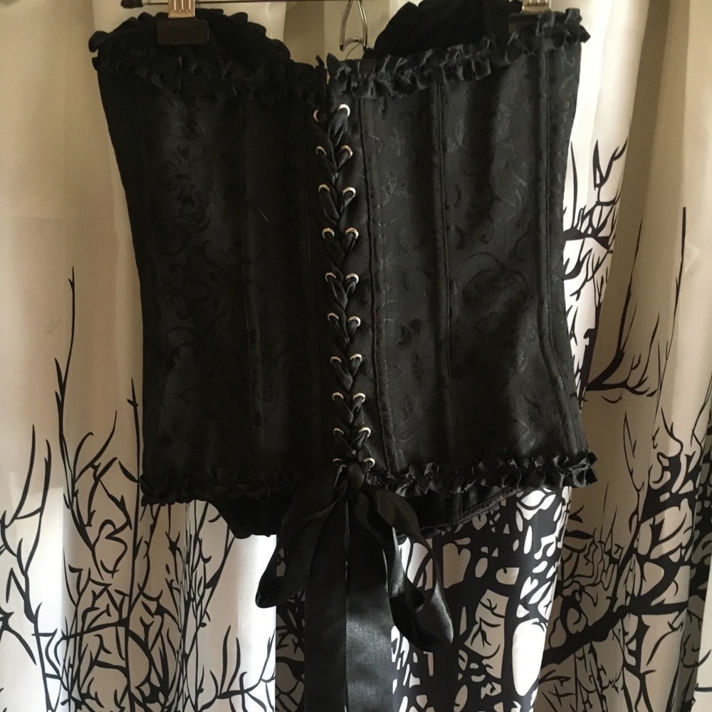 Corset - Picture 2 of 2